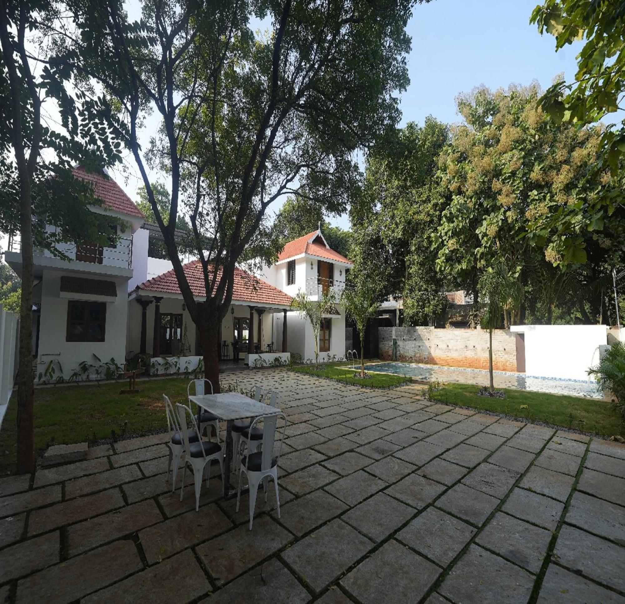 Courtyard Castle Heritage Resort Pondichéry Extérieur photo