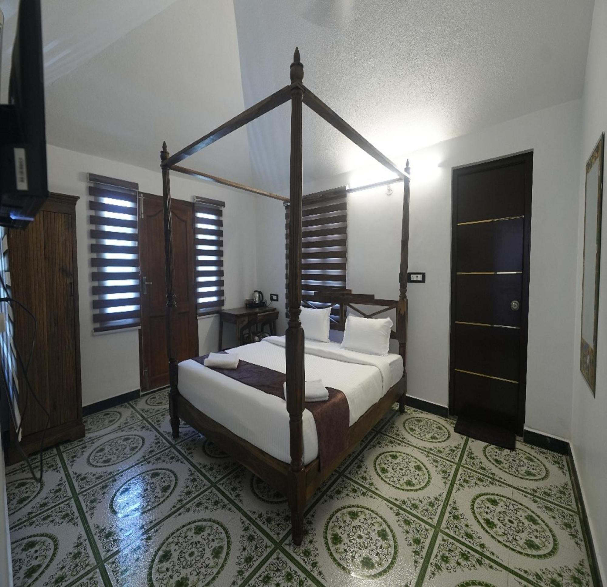 Courtyard Castle Heritage Resort Pondichéry Extérieur photo