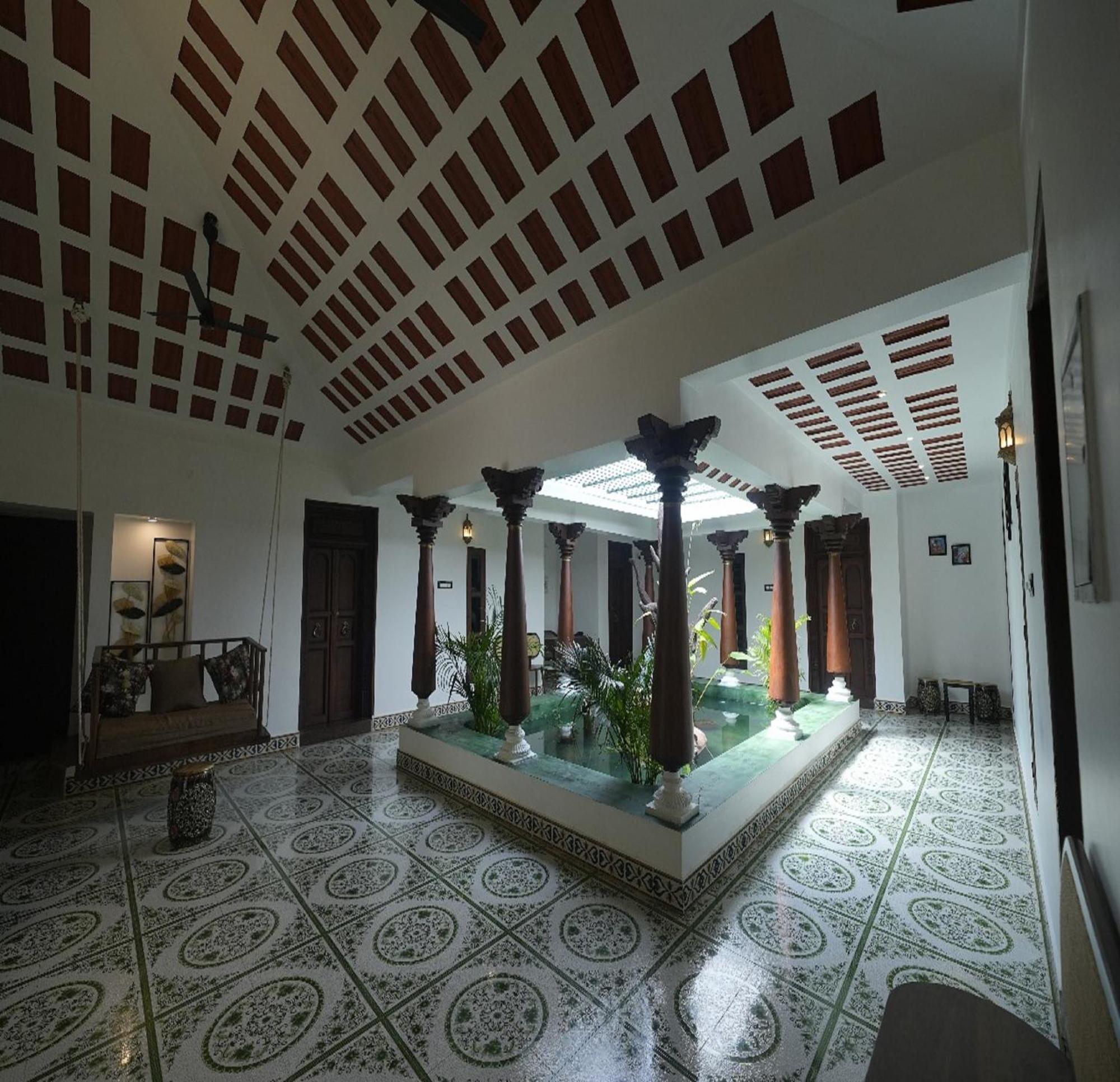 Courtyard Castle Heritage Resort Pondichéry Extérieur photo