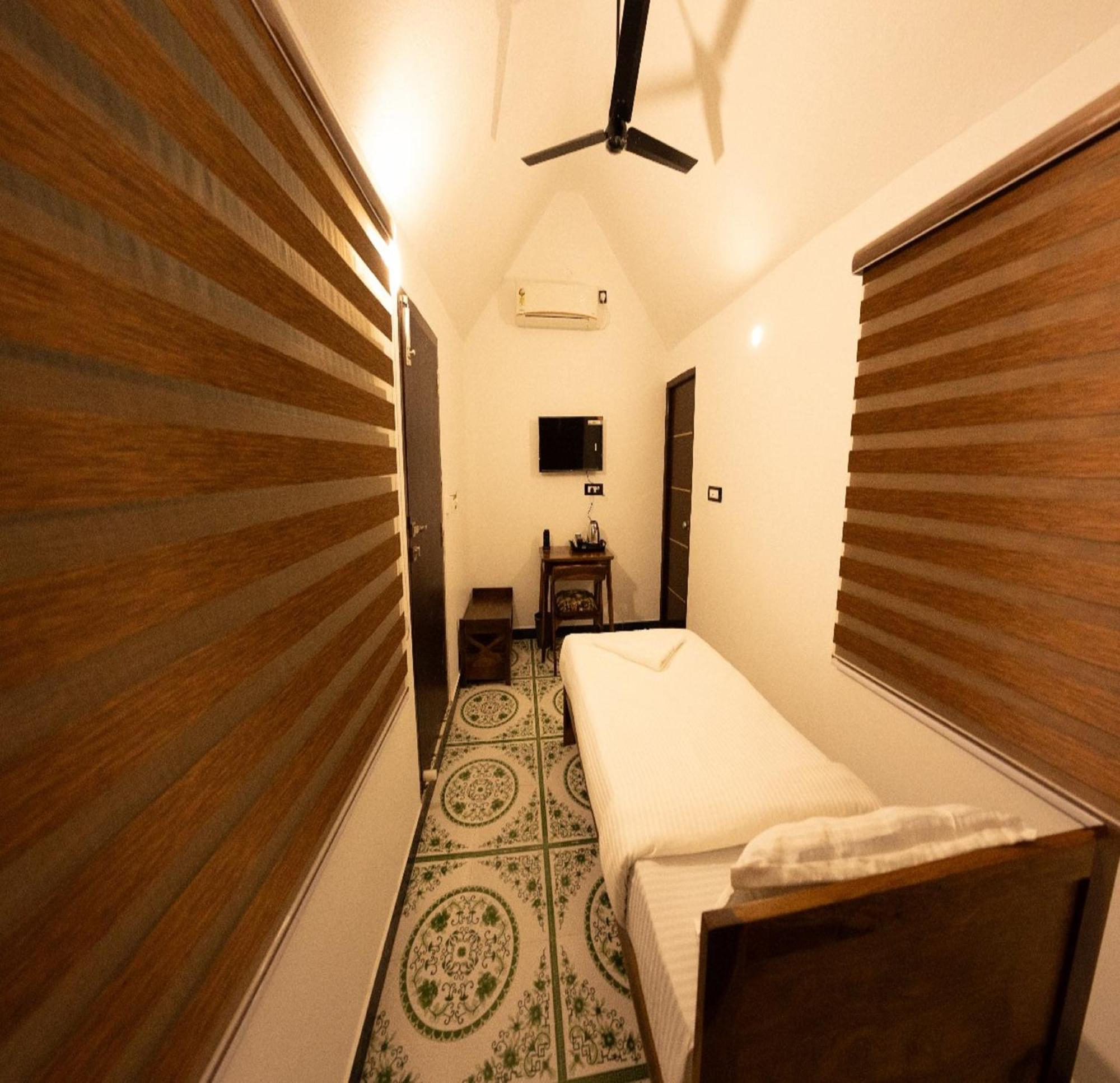 Courtyard Castle Heritage Resort Pondichéry Extérieur photo